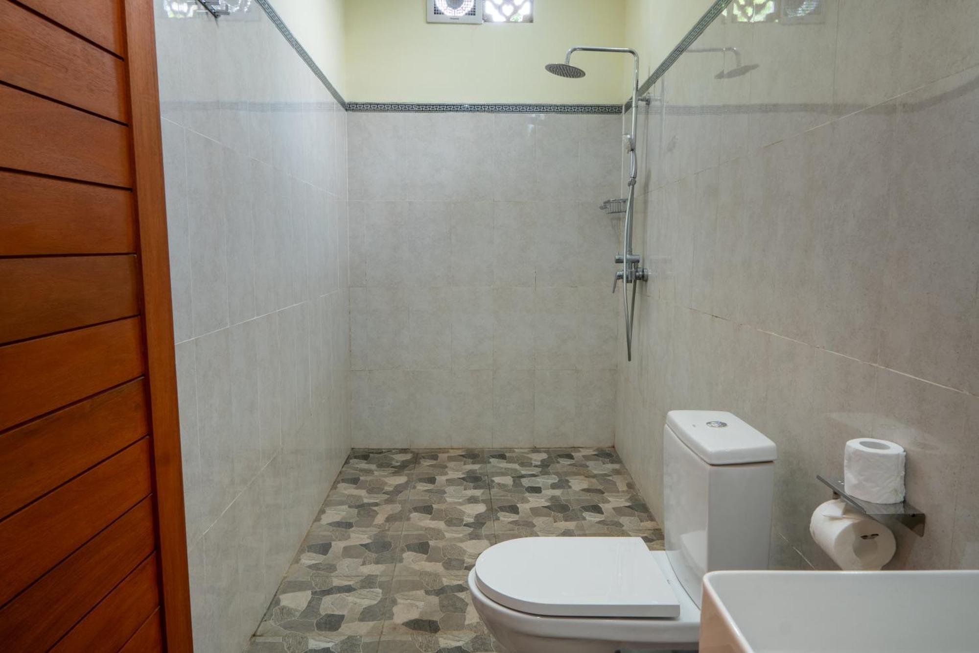 Aruna Guest house *